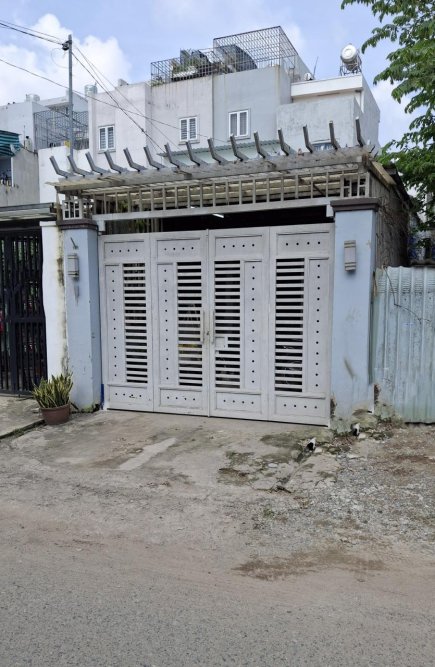Nhà MT Vuông 2 tầng 97m2, Vuông, Đ.8m  An Phú Đông 27 Q12