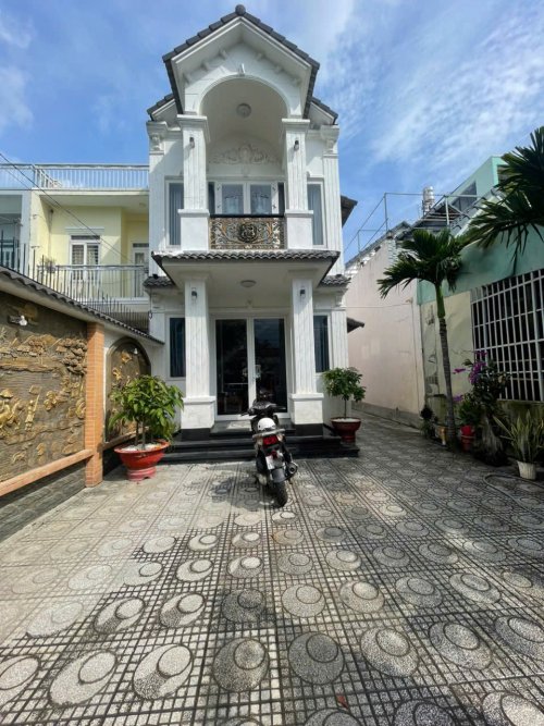 Nhà Mặt tiền 2 tầng HXH tránh 189m2, Vuông  Tân Thới Hiệp 21 Q12