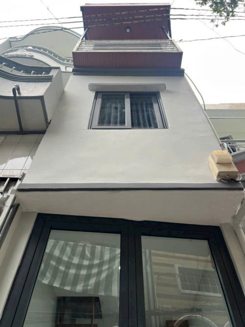 Nhà Nở hậu 3 tầng Đường 3m 8.5m2  CMT8 Quận 3