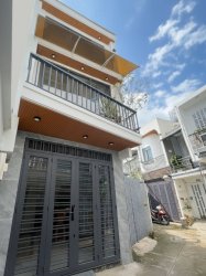 L1554  sát CV Làng Hoa Gò Vấp, SHR, Vuông, 3 tầng, 3x6.5m, 2.x tỷ
