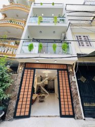 L1610  ngã tư 4 Xã và Đầm Sen, SHR, Vuông, HXT, 3 tầng, 4x13m, 8.x tỷ