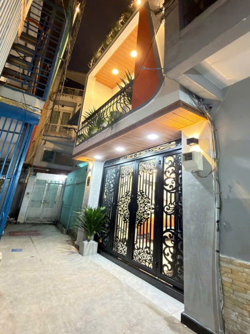 L1611  sát Huỳnh Văn Bánh Lê Văn Sỹ, SHR, Vuông, 4 tầng, 3.4x10m, 6.x tỷ
