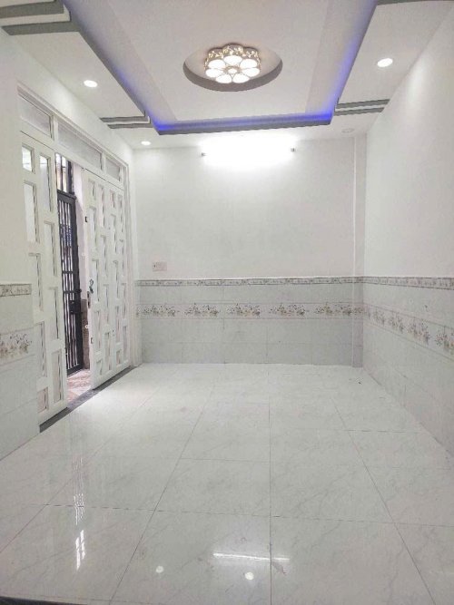 D1811  sát sân bóng đá Tân Xuân Hóc Môn, Vuông, 2 tầng, 9x4m, 1.x tỷ