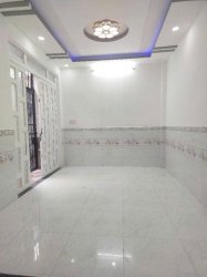 D1811  sát sân bóng đá Tân Xuân Hóc Môn, Vuông, 2 tầng, 9x4m, 1.x tỷ