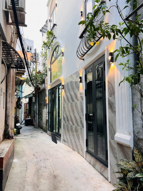 D2057  nhà Lý Chiến Thắng Q3, SHR, 3 tầng, 6x4m, 5.x tỷ x nhỏ