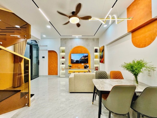 T2161 nhà 1/ Quốc Lộ 13 Bình Thạnh, sổ hồng riêng, Vuông, 3 tầng, 5.x tỷ