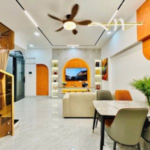 T2161 nhà 1/ Quốc Lộ 13 Bình Thạnh, sổ hồng riêng, Vuông, 3 tầng, 5.x tỷ