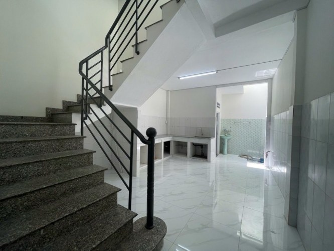 [L2324*] nhà đẹp ở liền gần Công Viên Làng Hoa, sổ hồng riêng