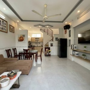 [D2350] sát Vách ĐH Nguyễn Tất Thành - Nhà 2 tầng Ngang 5M Cực đẹp!