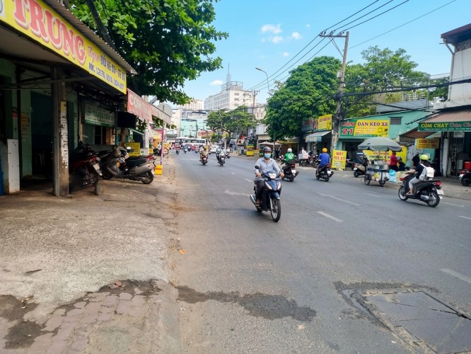 [H2572*] Cơ hội khai thác đa dịch vụ MT Quốc Lộ 13, giá 3x tỷ