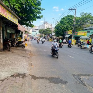 [H2572*] Cơ hội khai thác đa dịch vụ MT Quốc Lộ 13, giá 3x tỷ