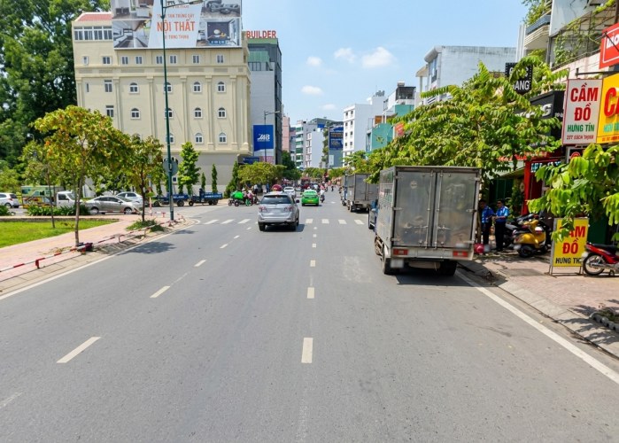 [D2813*] Nhà 4 tầng mặt tiền kinh doanh sát CV Gia Định - 18.x tỷ
