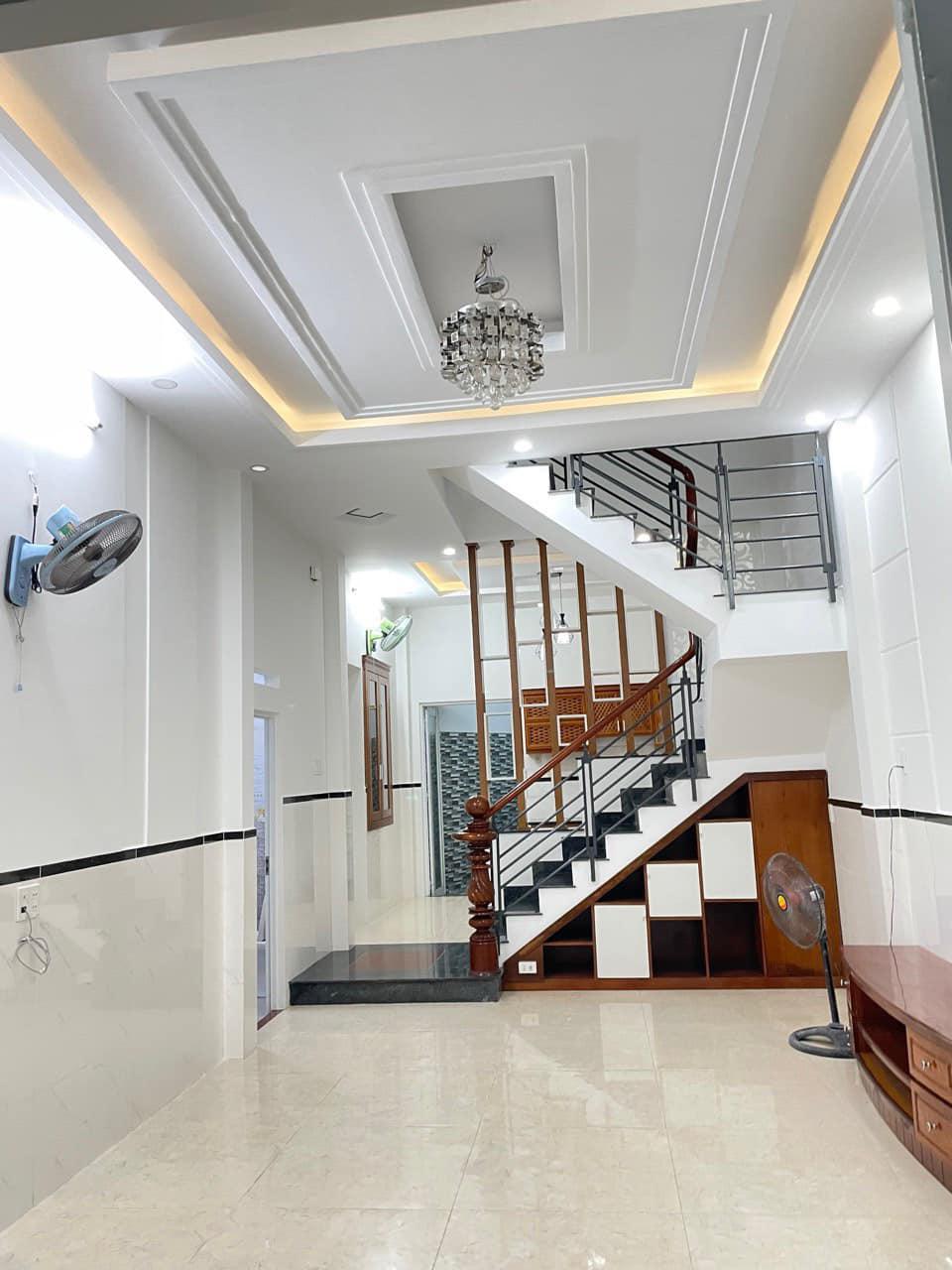 Bán nhà Nguyễn Duy Cung Phường 12 Quận Gò Vấp, 4 tầng, Đường 4m, giá chỉ 5.x tỷ